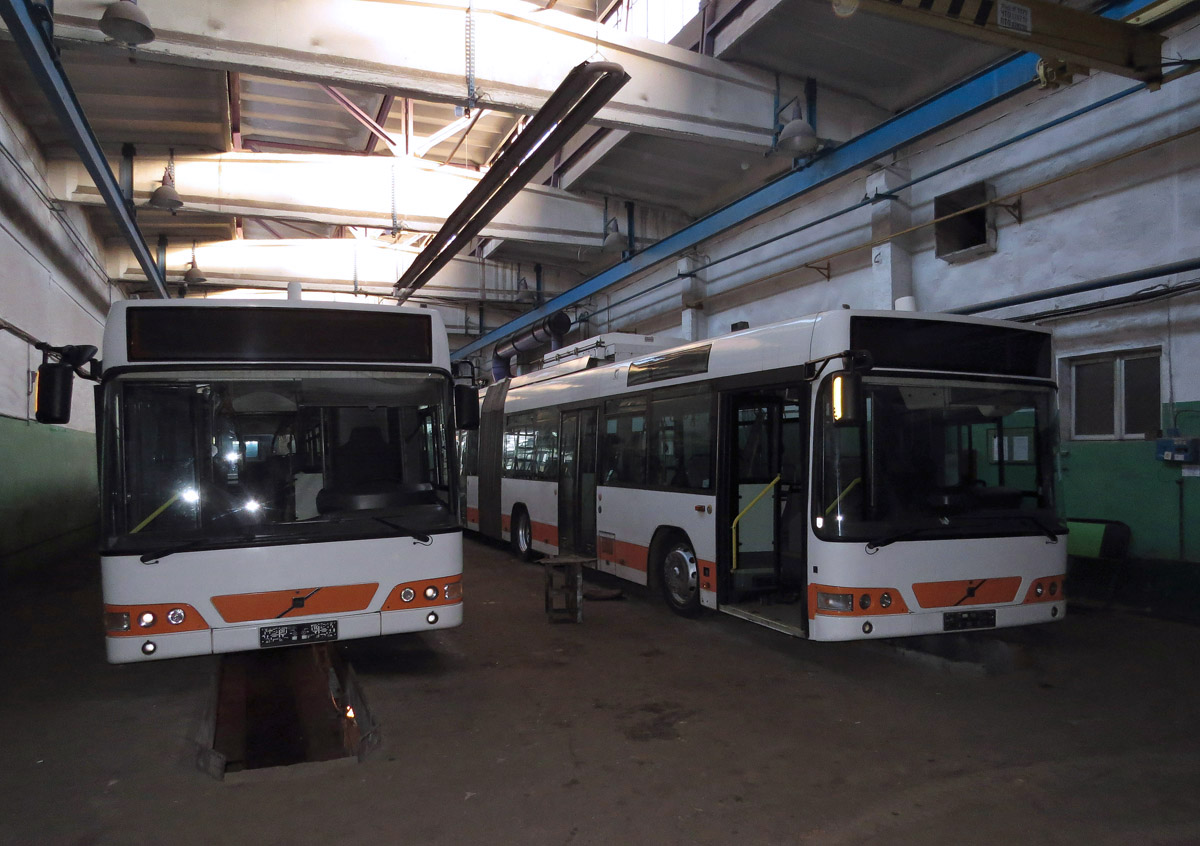 Ивано-Франковск, Volvo V 7000 AT № 203; Ивано-Франковск, Volvo V 7000 AT № 204