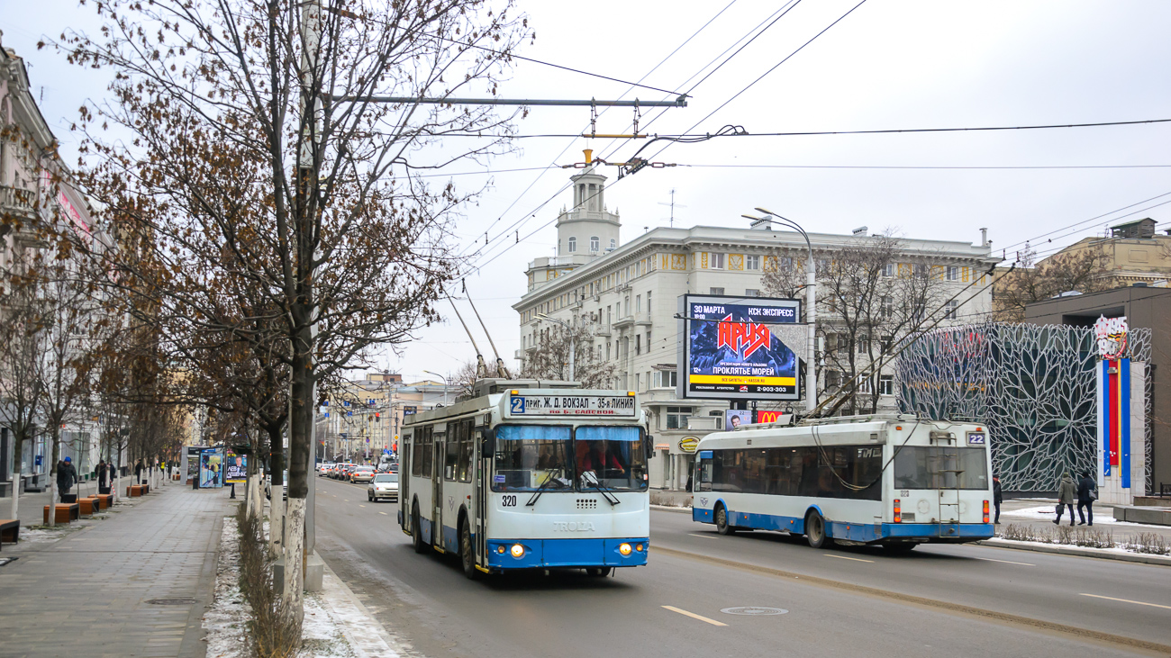 Rostov-na-Donu, BKM 32102 № 323; Rostov-na-Donu, ZiU-682G-016.02 (with double first door) № 320