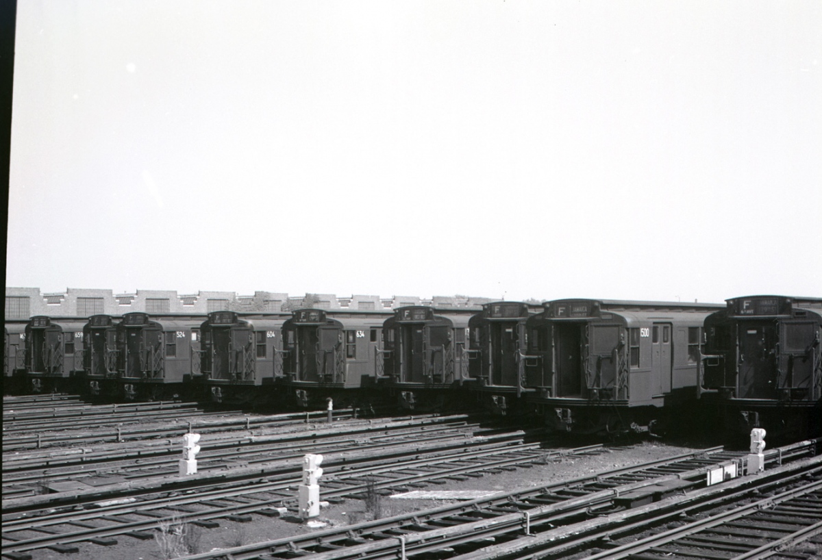 Нью-Йорк, ACF R4 № 659; Нью-Йорк, ACF R4 № 524; Нью-Йорк, ACF R4 № 604; Нью-Йорк, ACF R4 № 634; Нью-Йорк, Pullman R7 № 1500