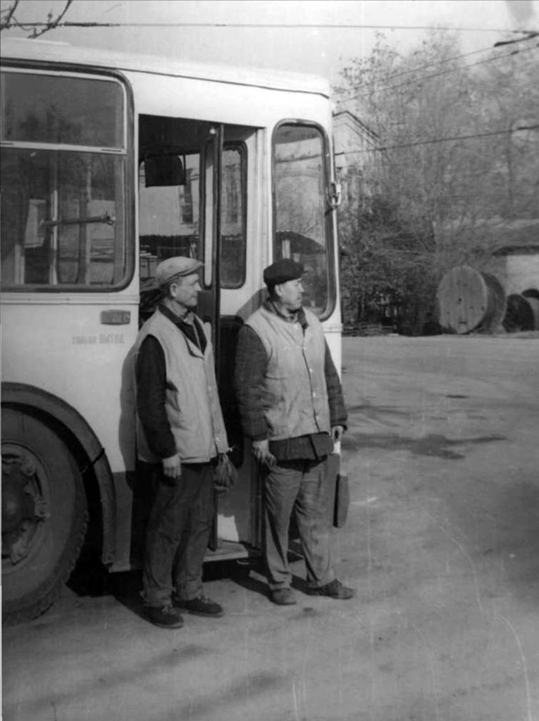 比什凯克 — Electric transit workers; 比什凯克 — Old photos