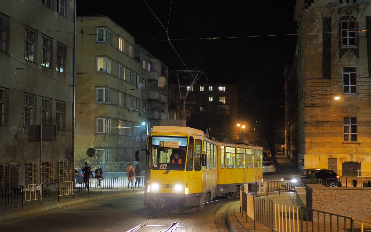 Львов, Tatra KT4DM № 1206