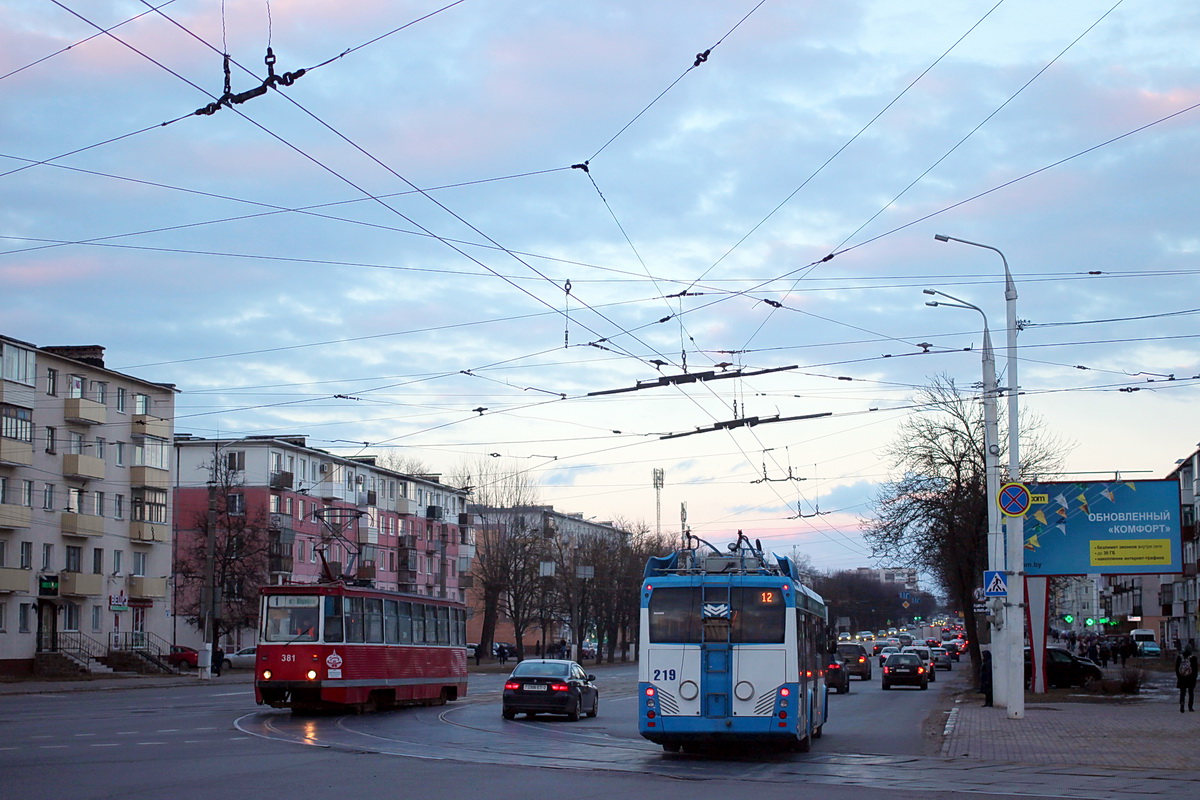 Витебск, 71-605 (КТМ-5М3) № 381; Витебск, БКМ 32100D № 219; Витебск — Действующие линии; Витебск — Троллейбусные маршруты с использованием автономного хода Витебск, 71-605 (КТМ-5М3) № 381; Витебск, БКМ 32100D № 219; Витебск — Действующие линии; Витебск — Троллейбусные маршруты с использованием автономного хода
