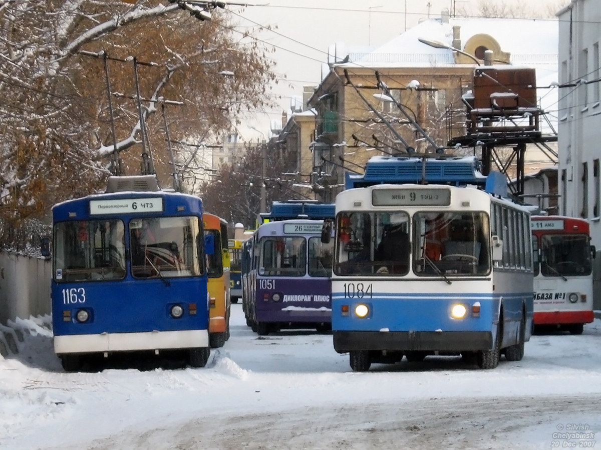 Chelyabinsk, ZiU-682V č. 1163; Chelyabinsk, ZiU-682G [G00] č. 1084