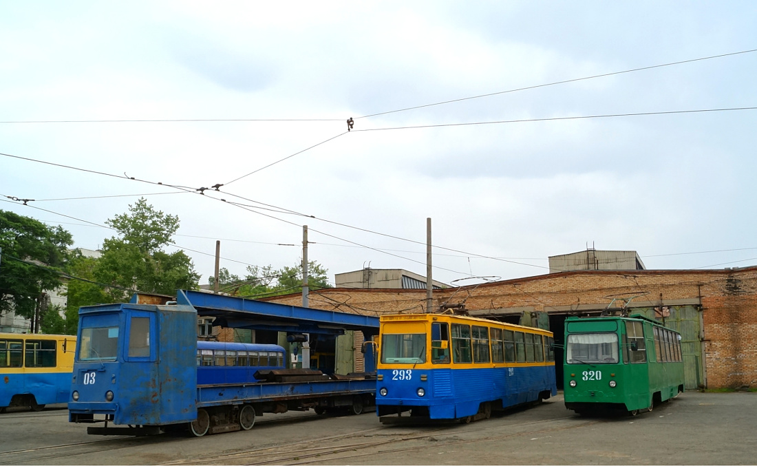 Владивосток, ТК-28А № 03; Владивосток, 71-132 (ЛМ-93) № 320; Владивосток, 71-605А № 293