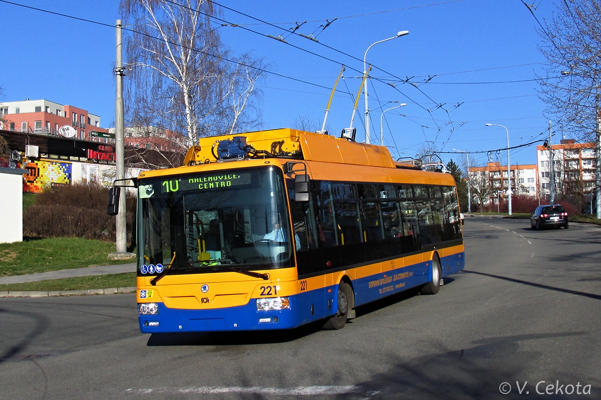 Злин, Škoda 30Tr SOR № 221