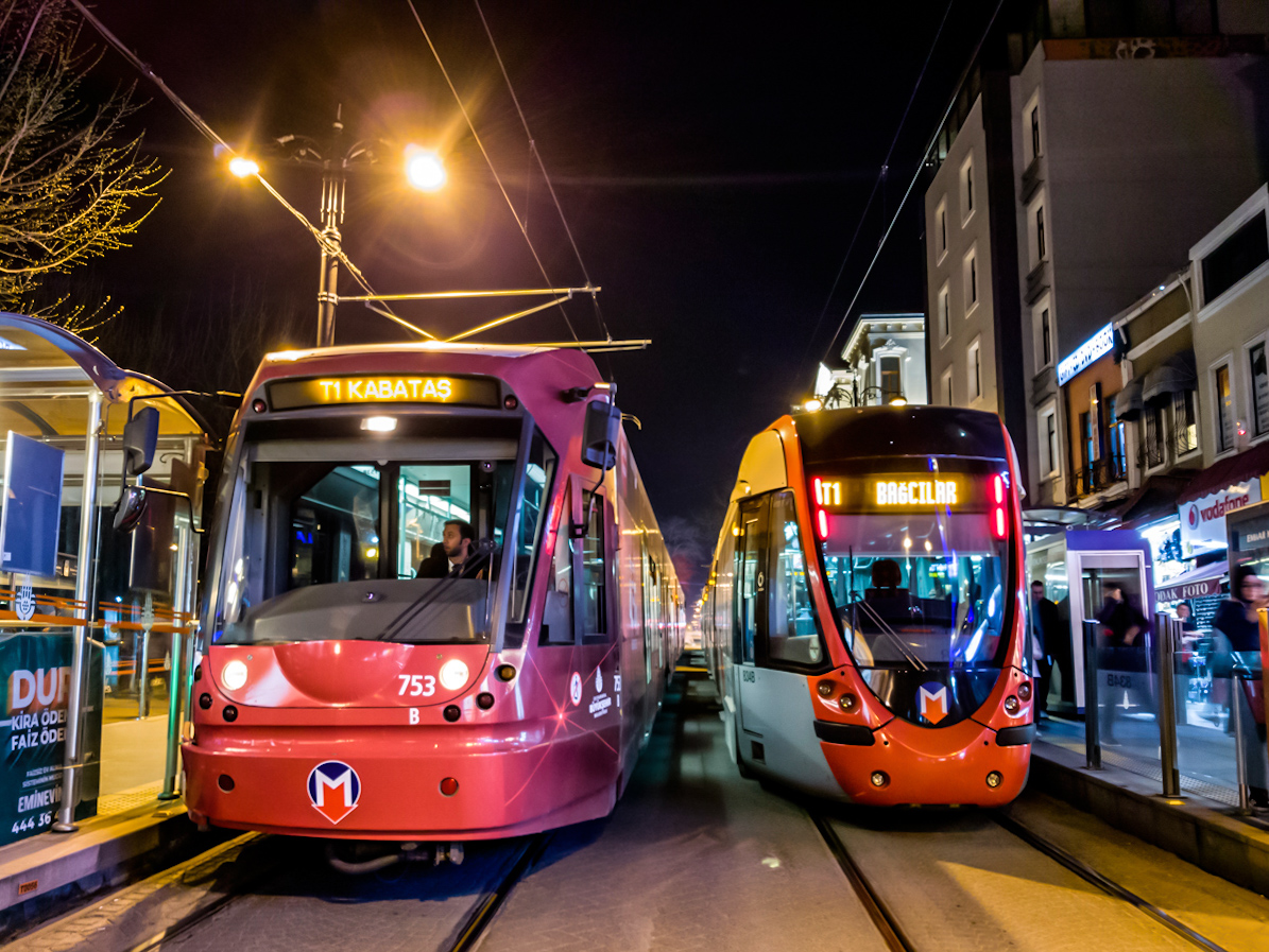 Стамбул, Bombardier Flexity Swift № 753; Стамбул, Alstom Citadis 304 № 834