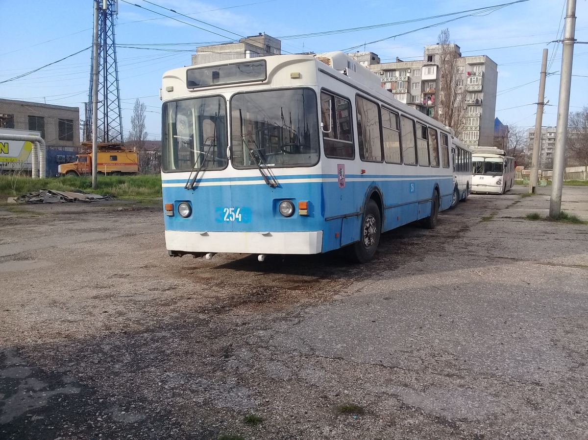Махачкала, ЗиУ-682ГМ1 (с широкой передней дверью) № 254