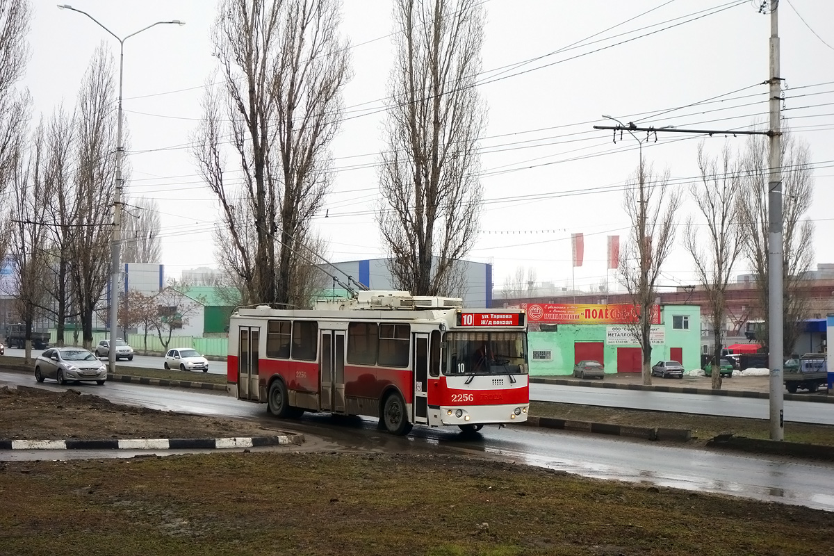 Szaratov, ZiU-682G-016.02 — 2256