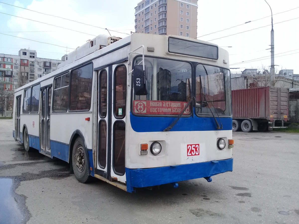 Махачкала, ЗиУ-682ГМ1 (с широкой передней дверью) № 253
