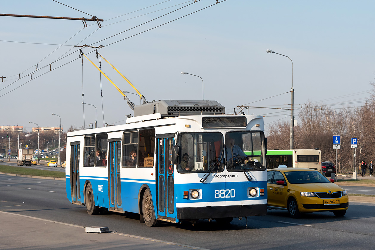 Москва, ЗиУ-682ГМ1 (с широкой передней дверью) № 8820