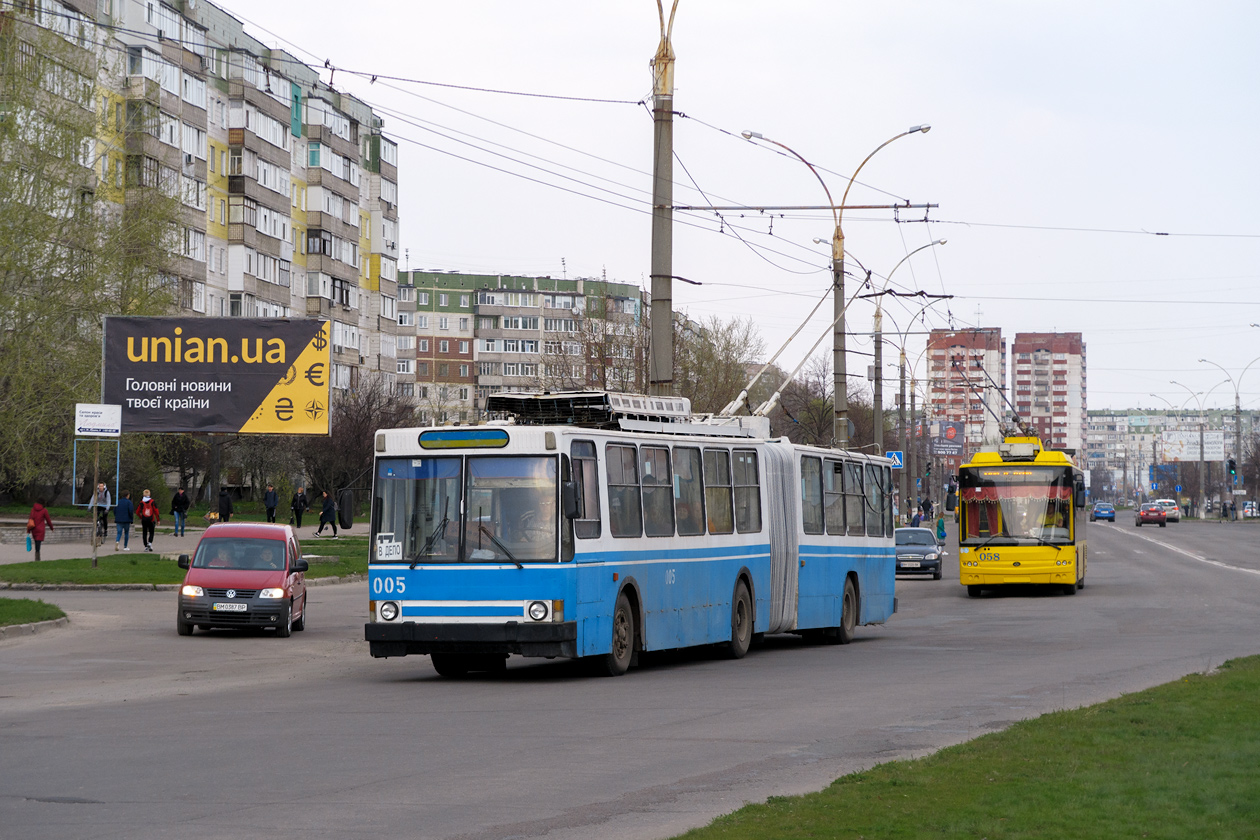 Сумы, ЮМЗ Т1 № 005; Сумы, Богдан Т70117 № 058