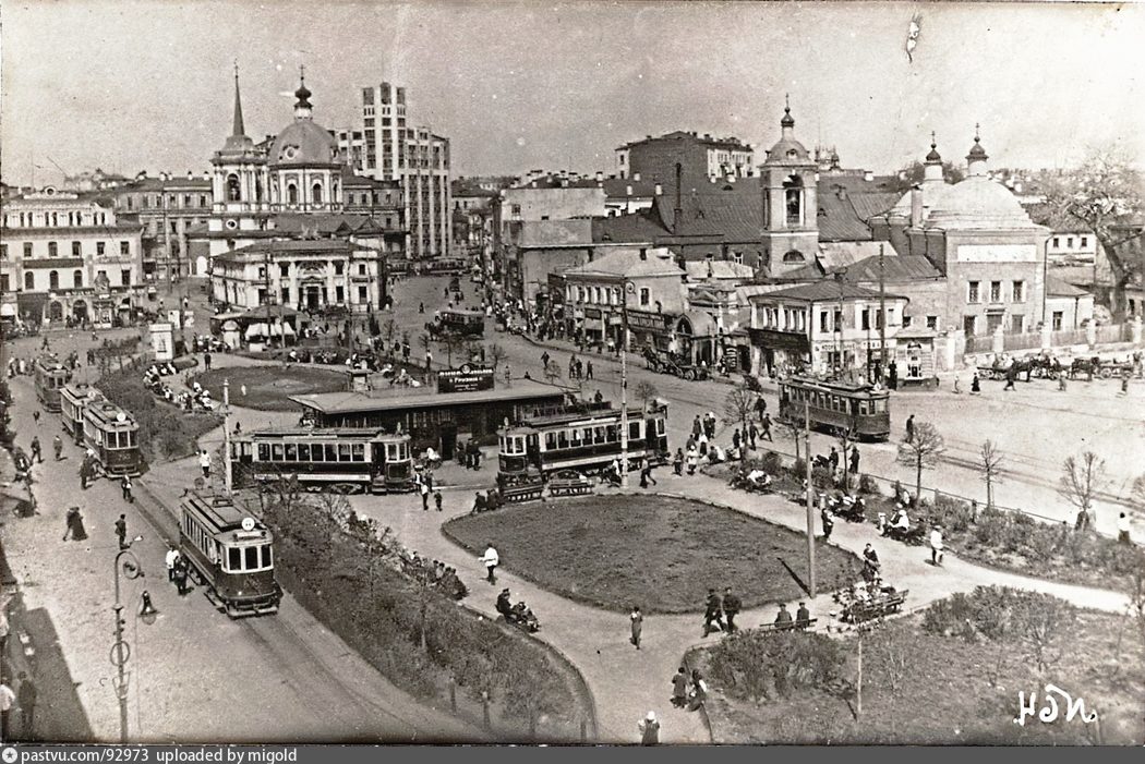 Moscow, F (Kolomna) # 253; Moscow, F (Dvigatel) # 694; Moscow, F (Kolomna) # 304; Moscow, F (Kolomna) # 309; Moscow — Historical photos — Tramway and Trolleybus (1921-1945)