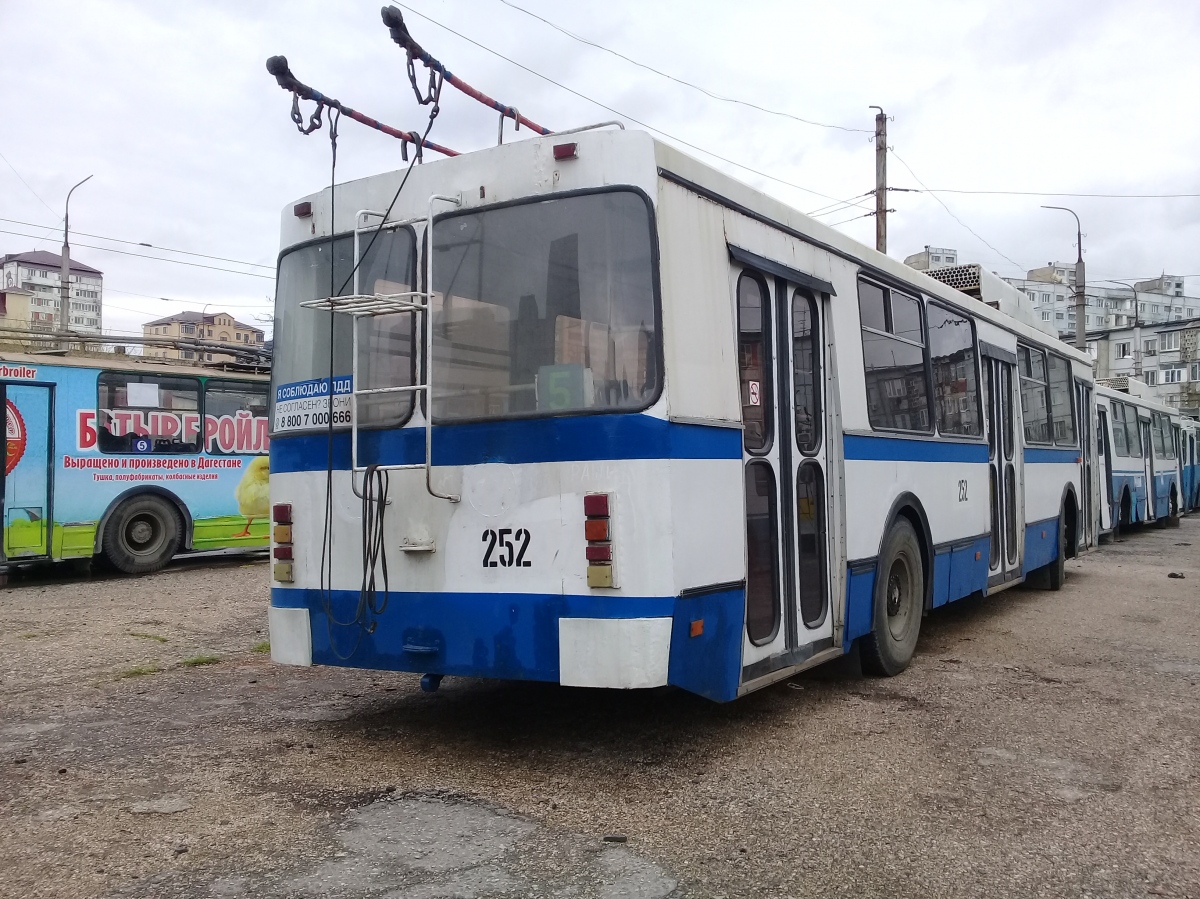 Махачкала, ЗиУ-682ГМ1 (с широкой передней дверью) № 252