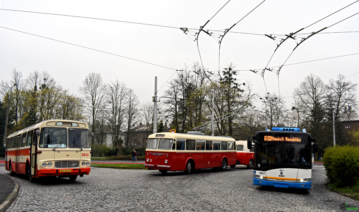 Ostrava, Škoda 8Tr6 # 29; Ostrava, Škoda 27Tr Solaris III # 3807 Ostrava, Škoda 8Tr6 # 29; Ostrava, Škoda 27Tr Solaris III # 3807