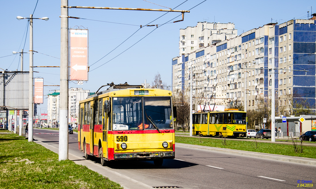 Львов, Škoda 14Tr11/6 № 590