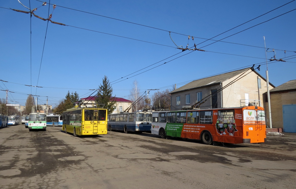 Hmelnitski, Bogdan T70117 № 020; Hmelnitski, ZiU-682V [V00] № 178