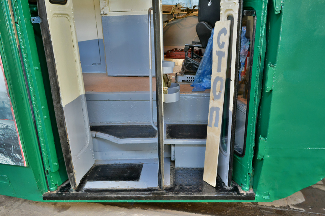 海參威, 71-132 (LM-93) # 320; 海參威 — Theme trams