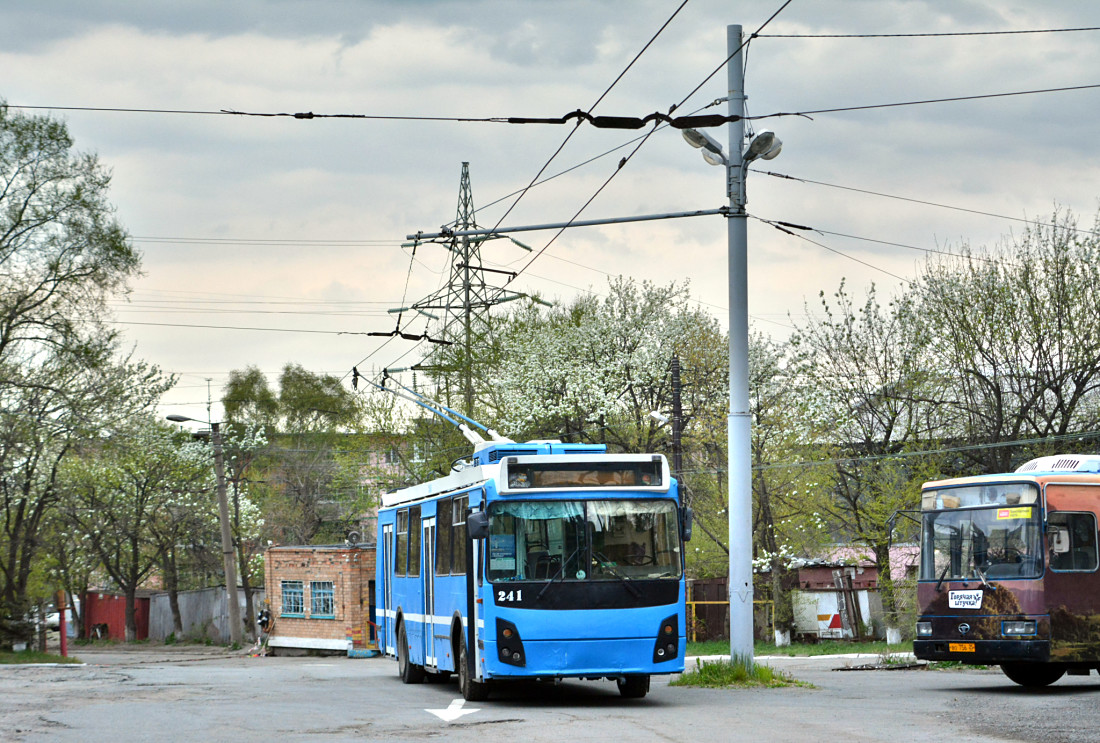 Владивосток, ЗиУ-682Г-016.02 № 241