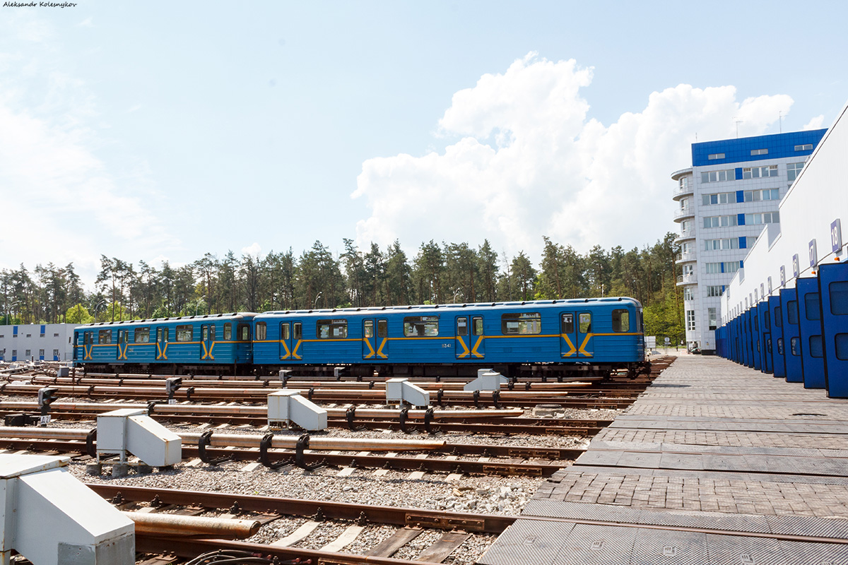 Киев, 81-717.5 (ЛВЗ/ВМ) № 10182; Киев, 81-714.5 (ЛВЗ/ВМ) № 11341