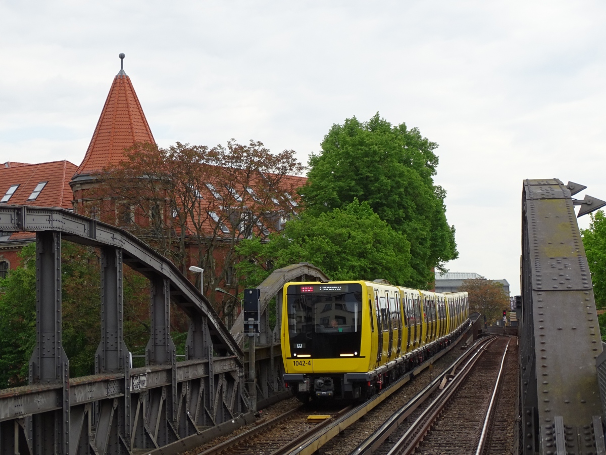 Берлин, BVG IK18 № 1042-4