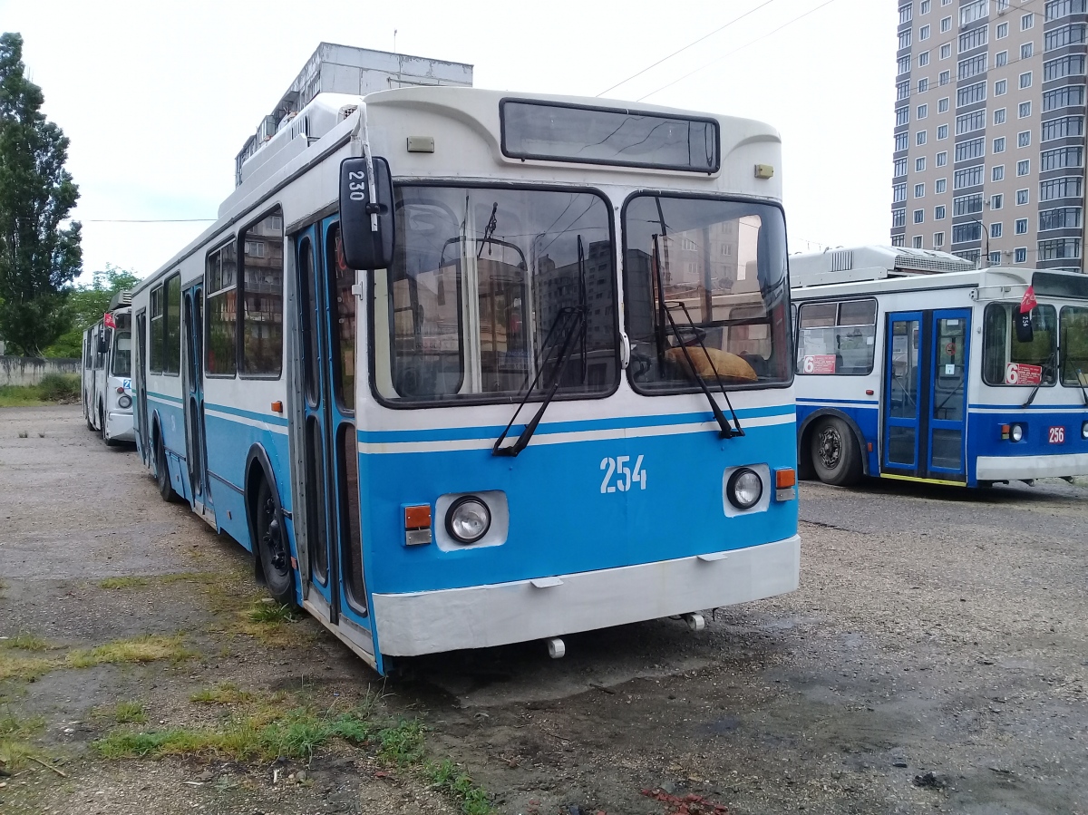 Махачкала, ЗиУ-682ГМ1 (с широкой передней дверью) № 254