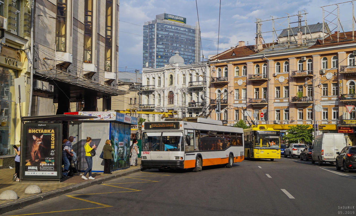 Kijev, MAZ-103T Br. 3702