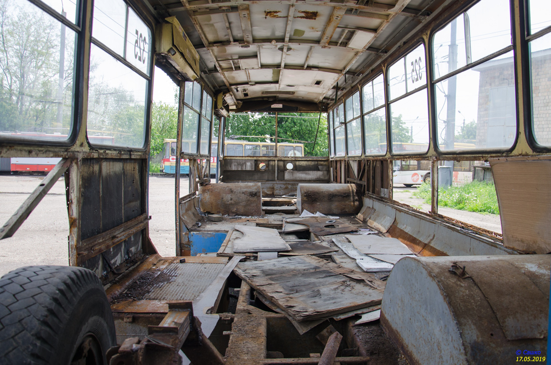 Csernovci, Škoda 14Tr89/6 — 325