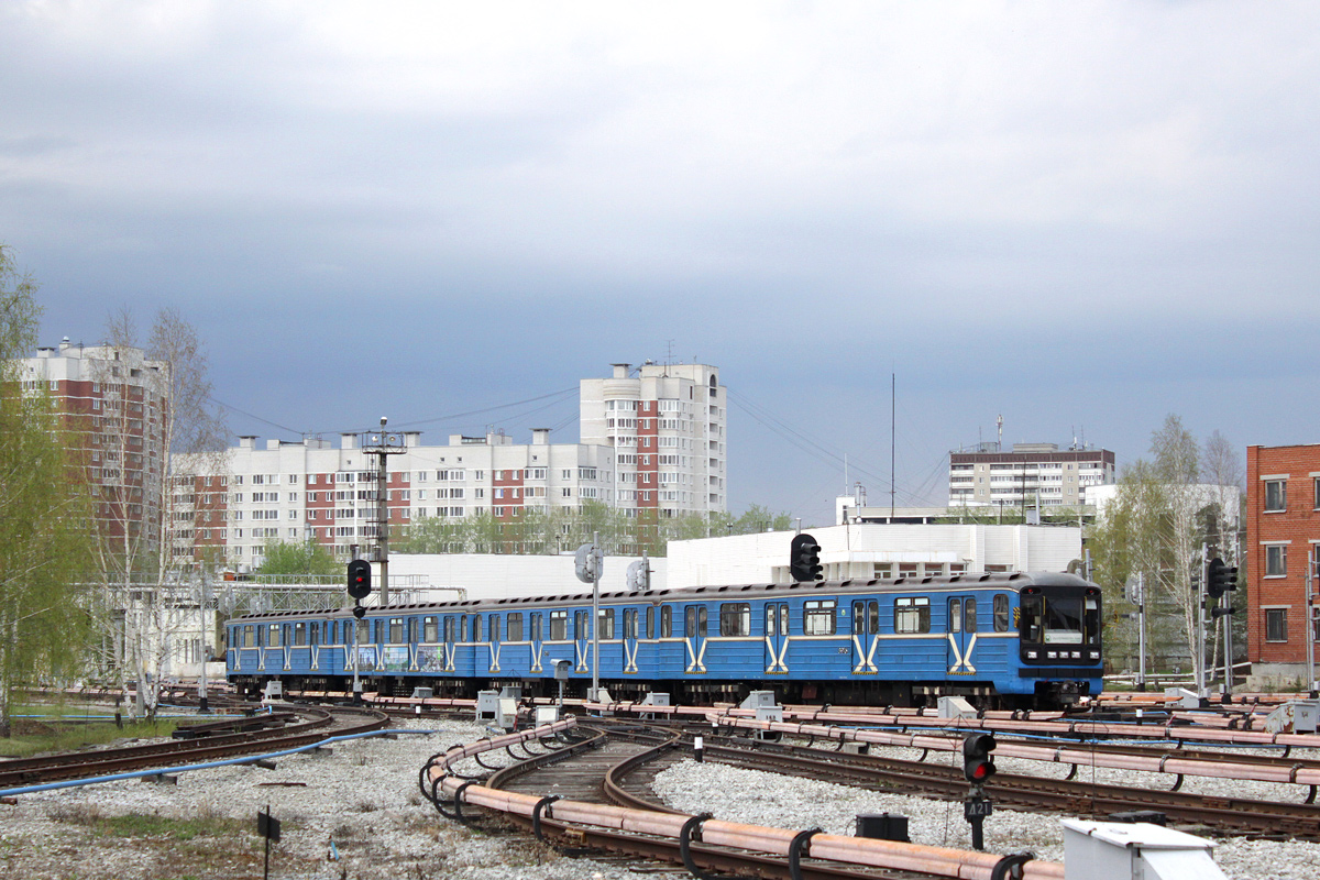 Екатеринбург, 81-717.5 (ЛВЗ/ВМ) № 8915