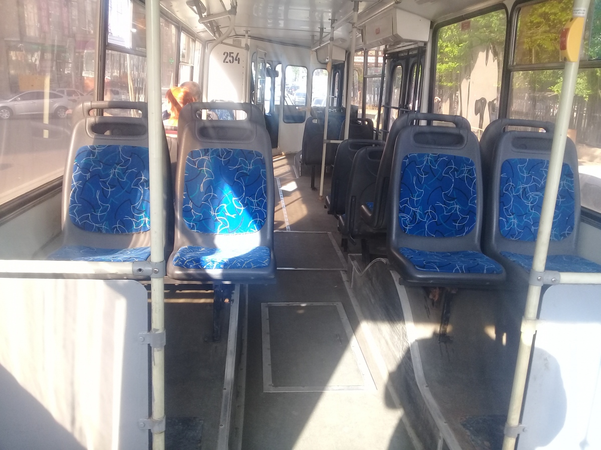 Махачкала, ЗиУ-682ГМ1 (с широкой передней дверью) № 254