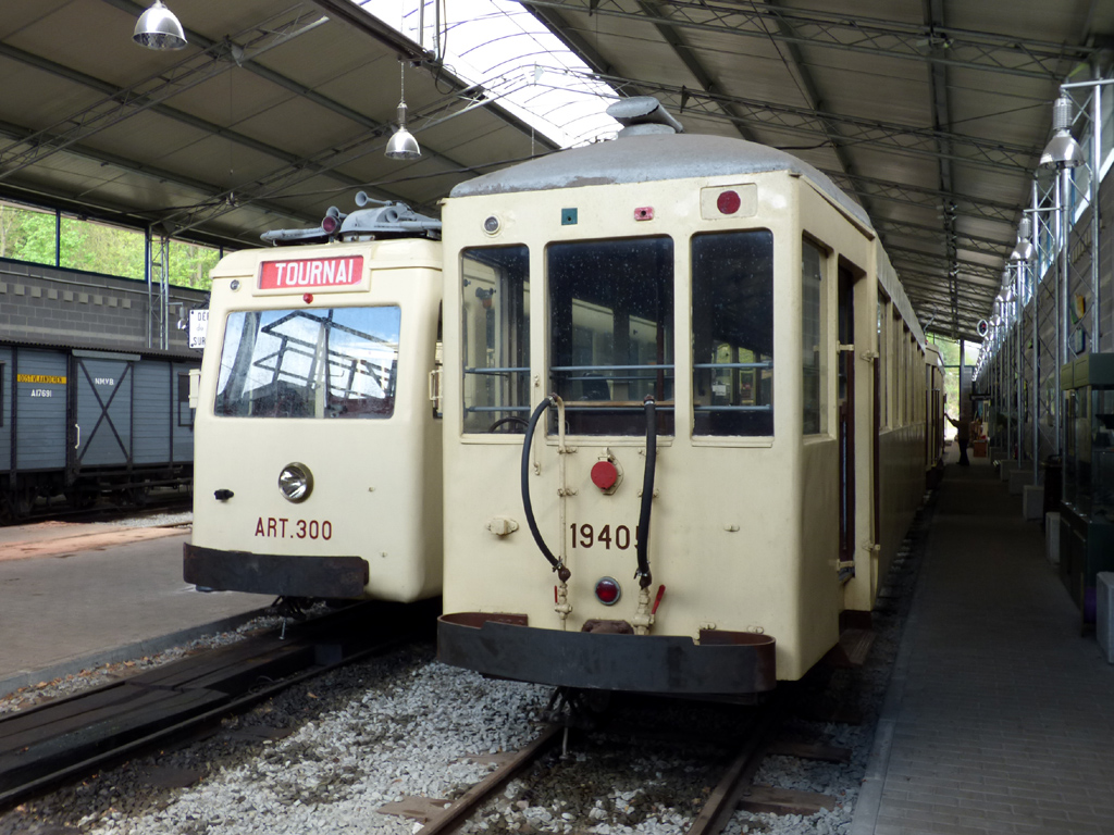 Тюэн, SNCV Standard металлическое прицепной № 19405; Тюэн, SNCV дизель-поезд № ART 300