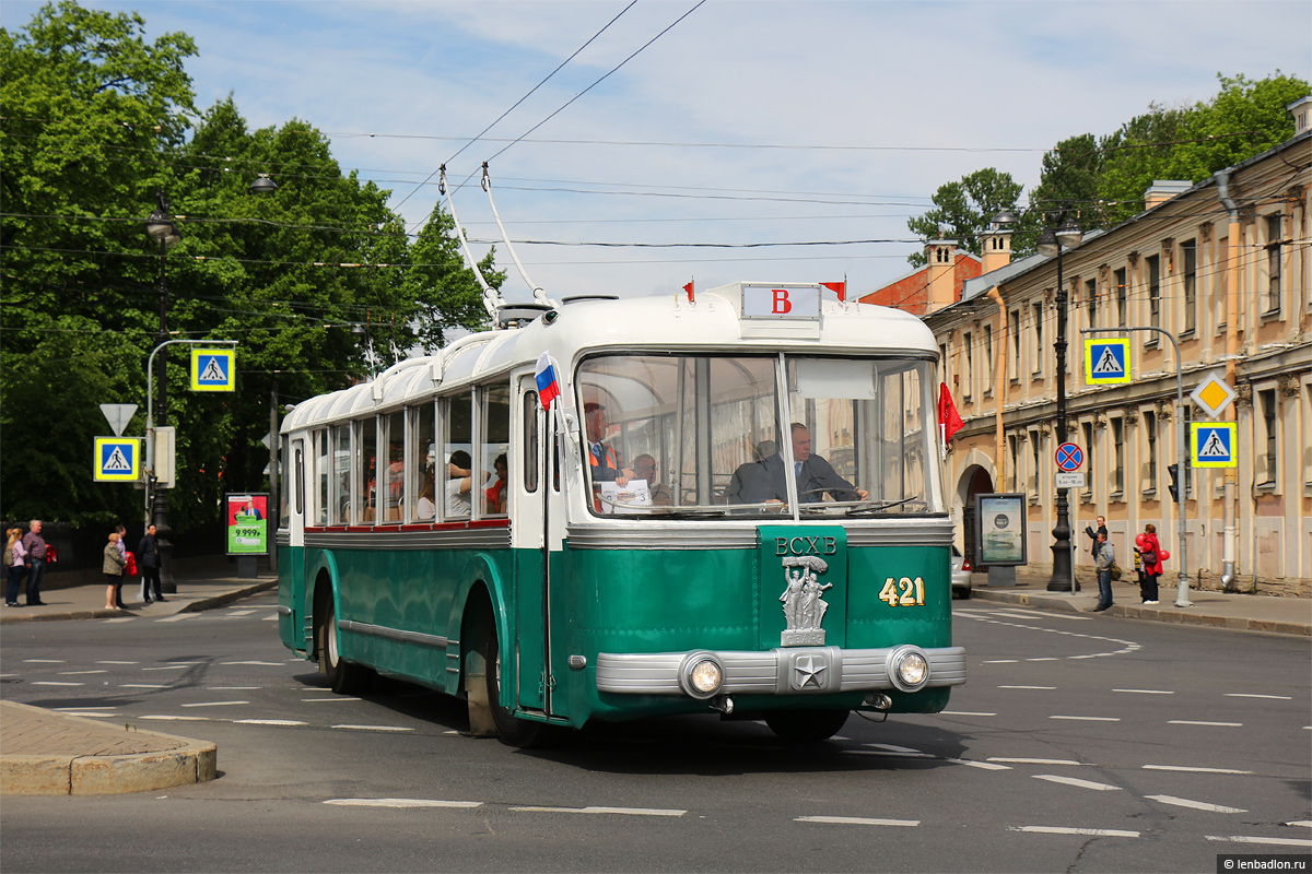 Москва, СВАРЗ ТБЭС № 421; Санкт-Петербург — V Петербургский парад ретротранспорта