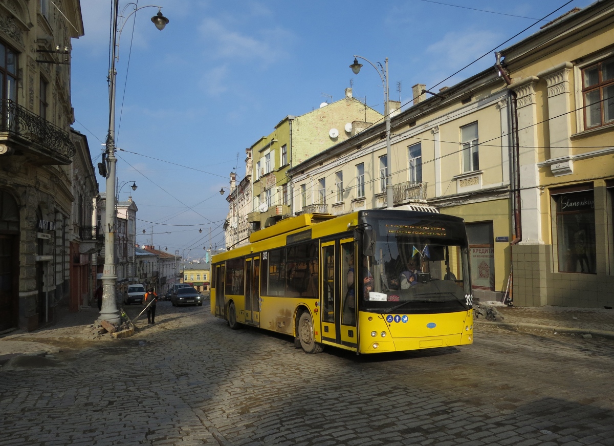 Черновцы, Дніпро Т203 № 383; Черновцы — Ремонт проспекта Независимости, изменение движения маршрутов 1, 5, 11.