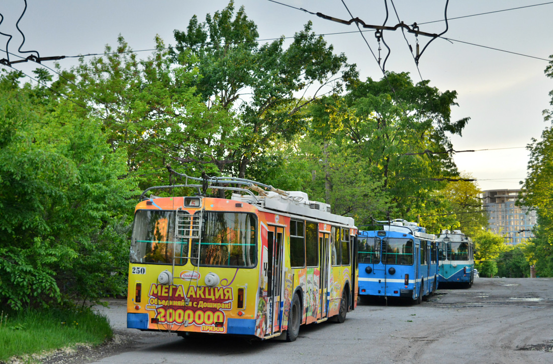 Владивосток, ЗиУ-682Г-016.02 № 250