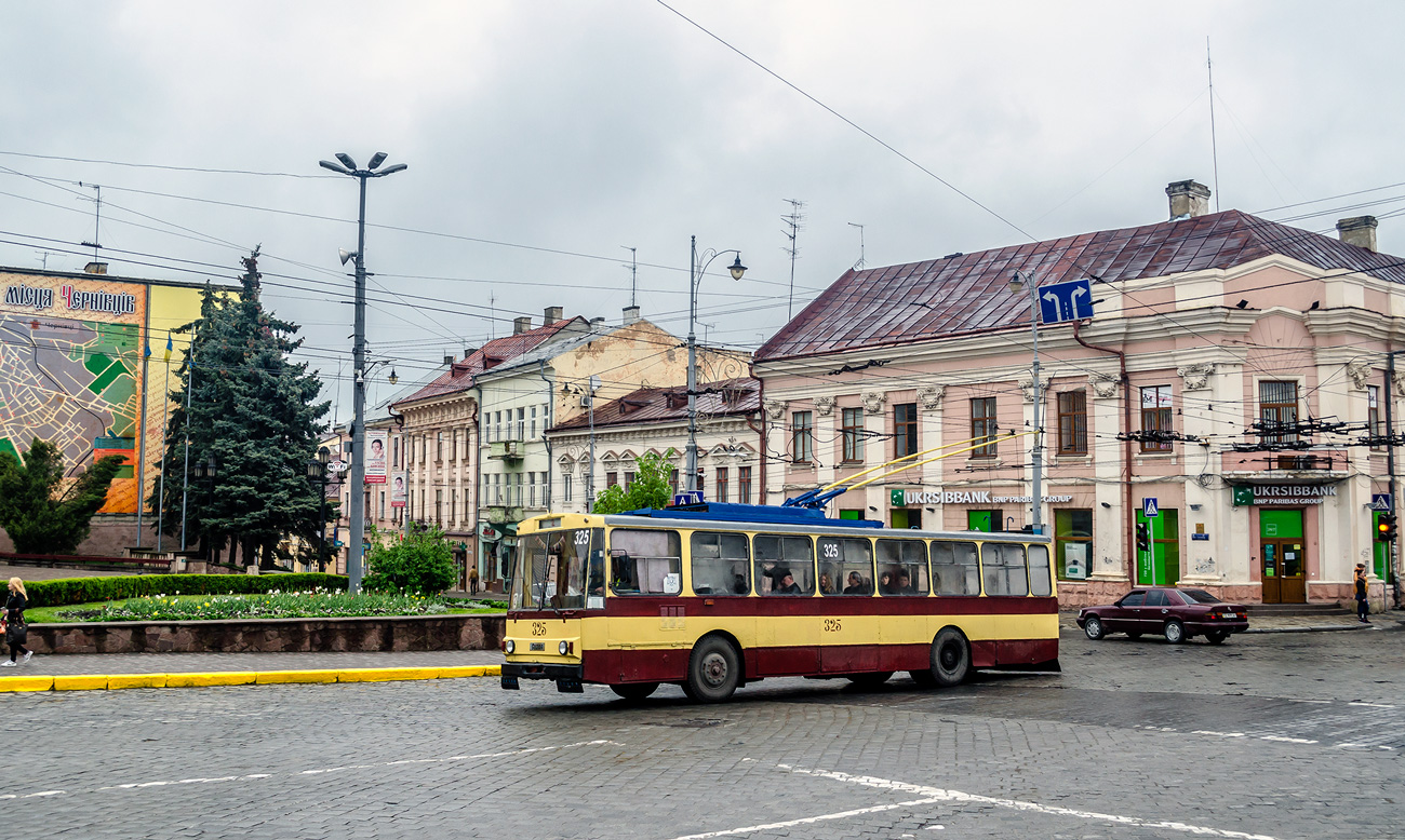 Tšernivtsi, Škoda 14Tr89/6 # 325 Tšernivtsi, Škoda 14Tr89/6 # 325