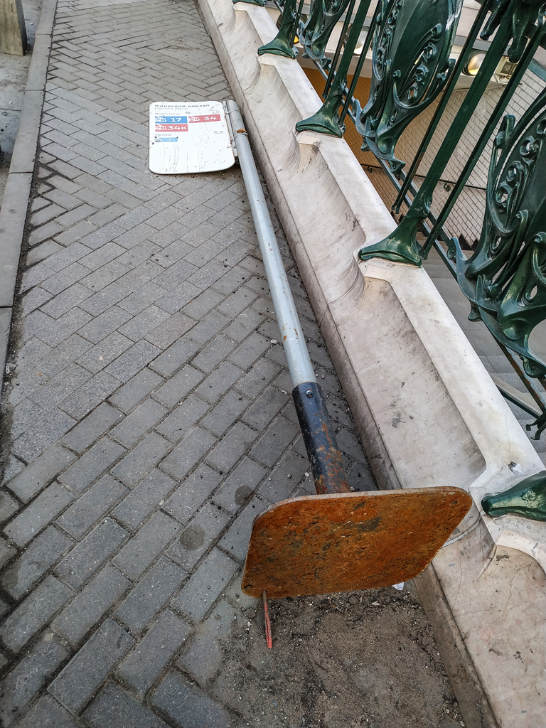 Москва — Остановочные таблички и табло