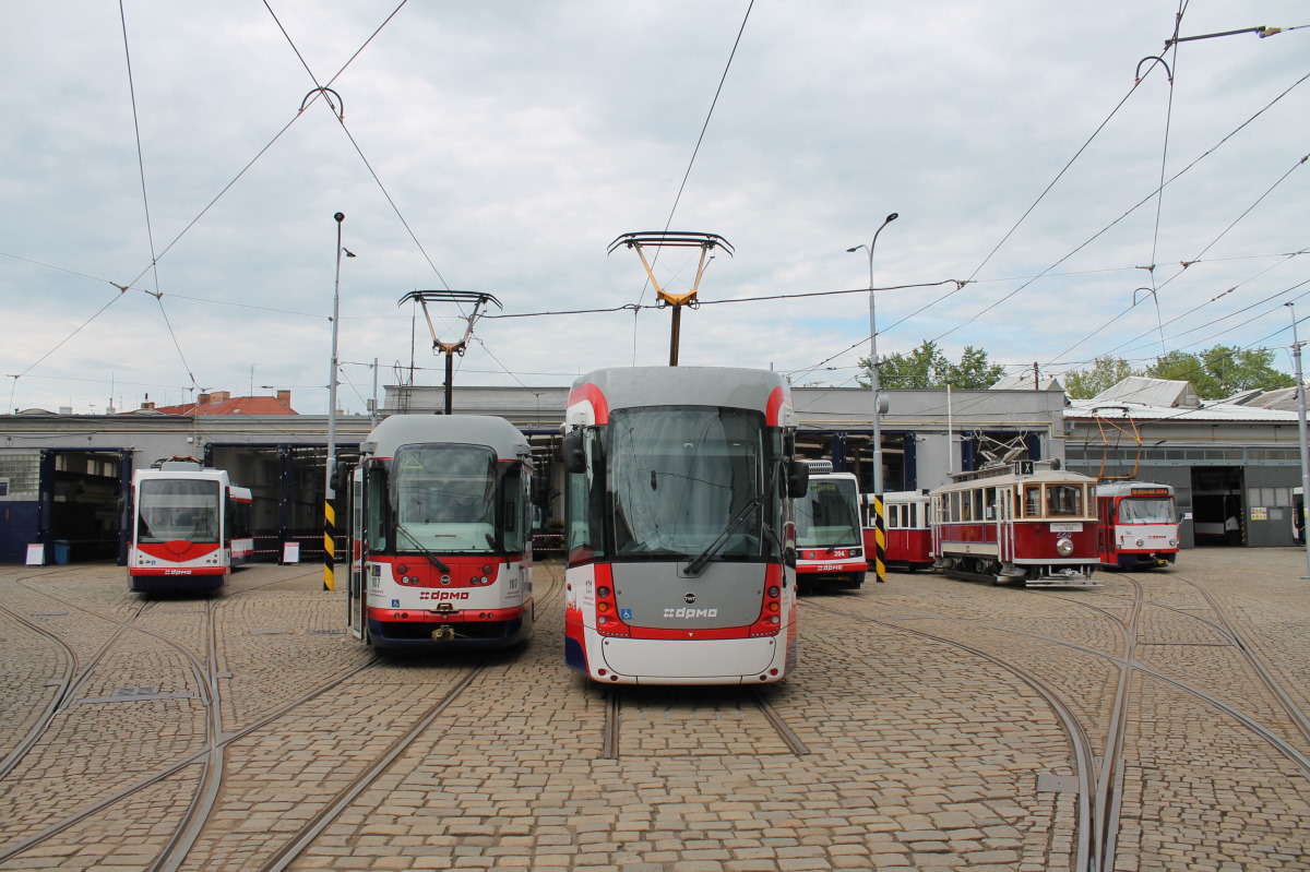 Olomouc, Vario LF+/O № 107; Olomouc, EVO 1/o № 121