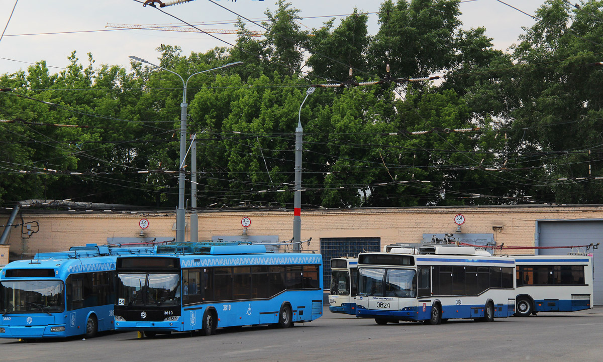 Москва, СВАРЗ-МАЗ-6235.00 № 3810; Москва, СВАРЗ-МАЗ-6235.00 № 3824