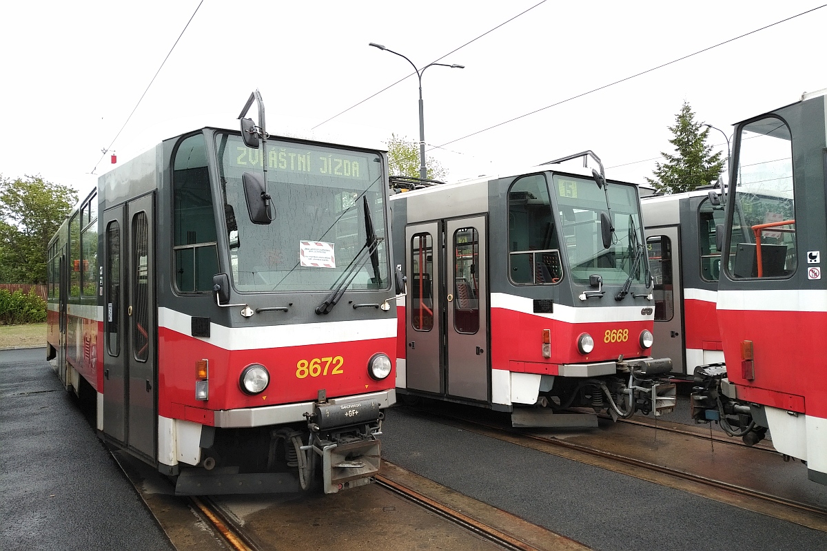 Прага, Tatra T6A5 № 8672; Прага, Tatra T6A5 № 8668
