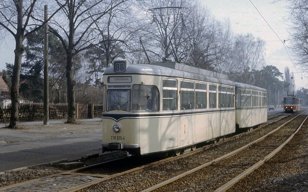 Berlin, Gotha TDE61 — 218 025-4; Berlin — Historical photos