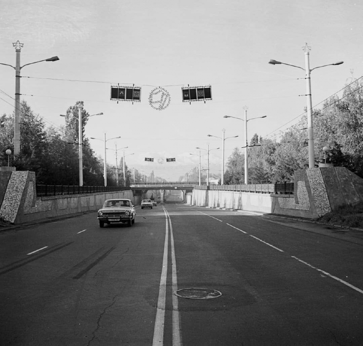 比什凯克 — Old photos; 比什凯克 — Trolleybus lines and rings