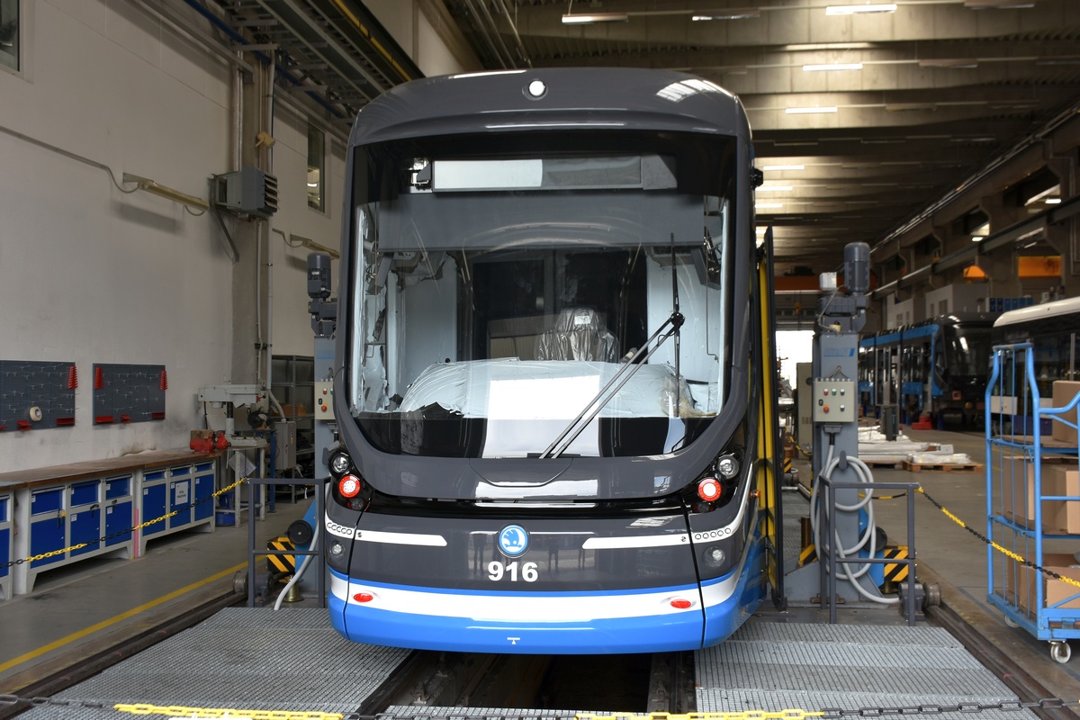 Chemnitz, Škoda 35T ForCity Classic № 916; Plzeň — Brand new tramways from the Škoda factory; Chemnitz — New Škoda 35T tramways • Neue Straßenbahnwagen Škoda 35T; Plzeň — Škoda Transportation, a.s. Chemnitz, Škoda 35T ForCity Classic № 916; Plzeň — Brand new tramways from the Škoda factory; Chemnitz — New Škoda 35T tramways • Neue Straßenbahnwagen Škoda 35T; Plzeň — Škoda Transportation, a.s.