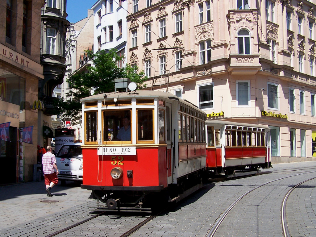 Brno, Graz 2-axle motor car # 52; Brno — Dopravní nostalgie 2011