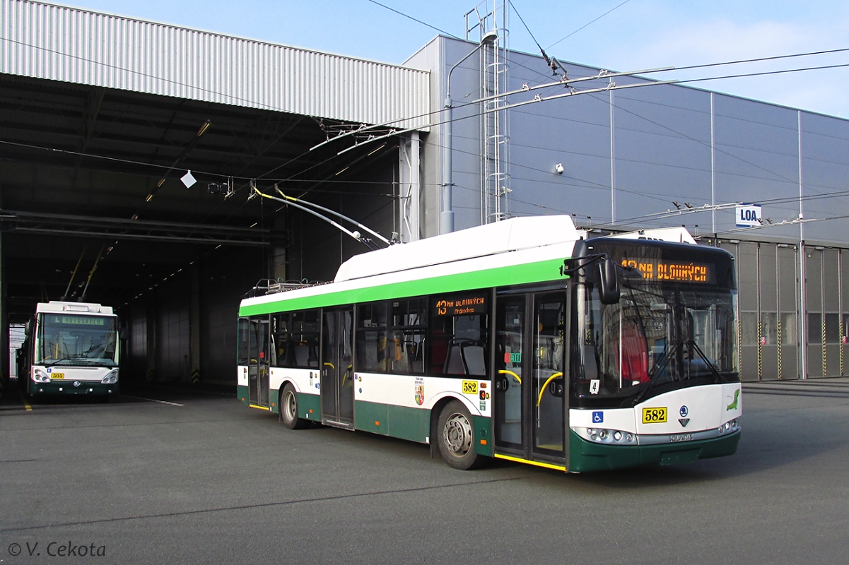 Plzeň, Škoda 26Tr Solaris III č. 582; Plzeň, Škoda 24Tr Irisbus Citelis č. 505