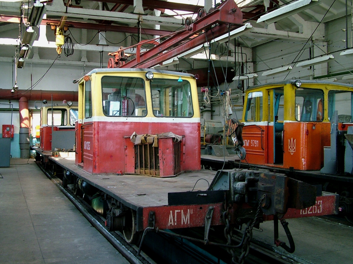 Dniepr, AGMu Nr АГМу-13263; Dniepr, AGMu Nr АГМу-9791; Dniepr — Metro depot