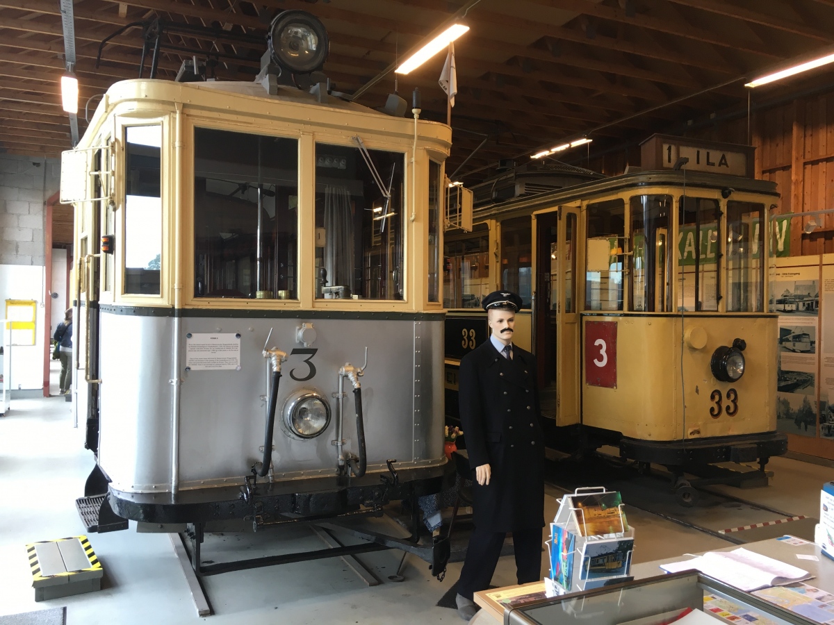 Trondheim, HaWa 4-axle motor car — 3; Trondheim, HaWa 2-axle motor car — 33