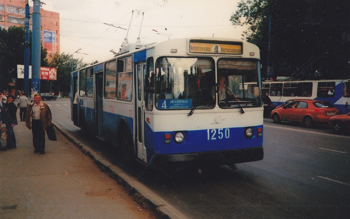 Iževskas, ZiU-682V [V00] nr. 1250