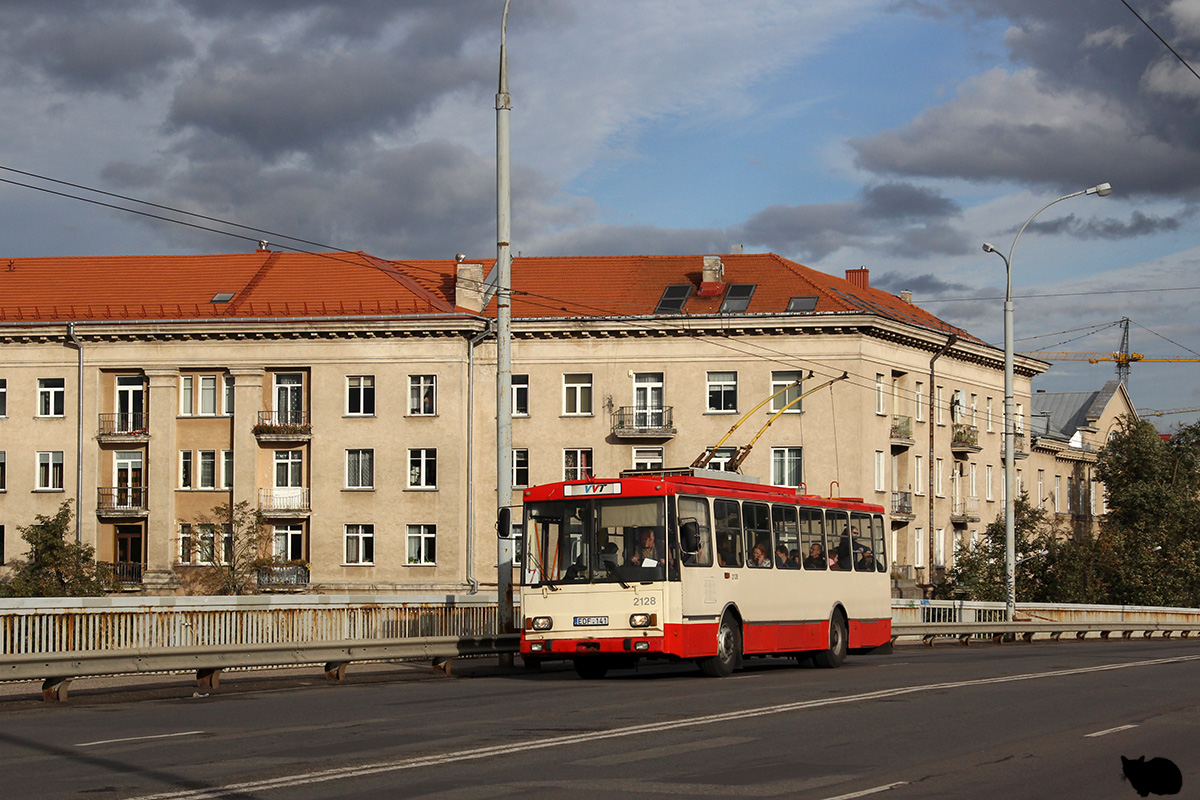 Vilnius, Škoda 14Tr10/6 # 2128 Vilnius, Škoda 14Tr10/6 # 2128