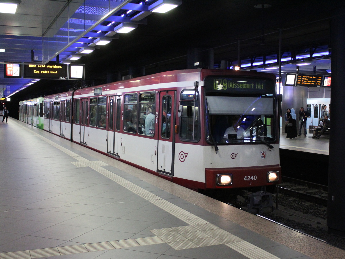 Дюссельдорф, Duewag B80D № 4240
