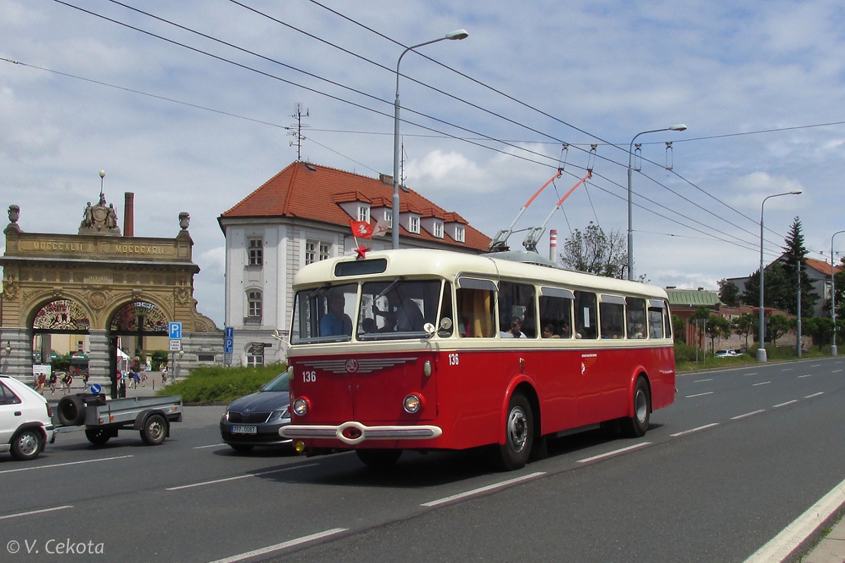 Pardubice, Škoda 8Tr9 — 136 (302); Plzeň — Oslava výročí 120 let MHD v Plzni / Celebrating the 120th anniversary of public transport in Pilsen Pardubice, Škoda 8Tr9 — 136 (302); Plzeň — Oslava výročí 120 let MHD v Plzni / Celebrating the 120th anniversary of public transport in Pilsen