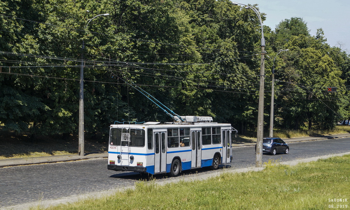 Киев, ЮМЗ Т2 № 4235 Киев, ЮМЗ Т2 № 4235